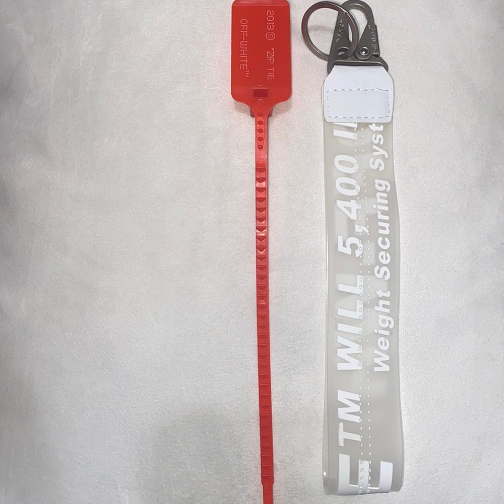 Keychain with Oᖴᖴ-ᗯᕼITE Logo